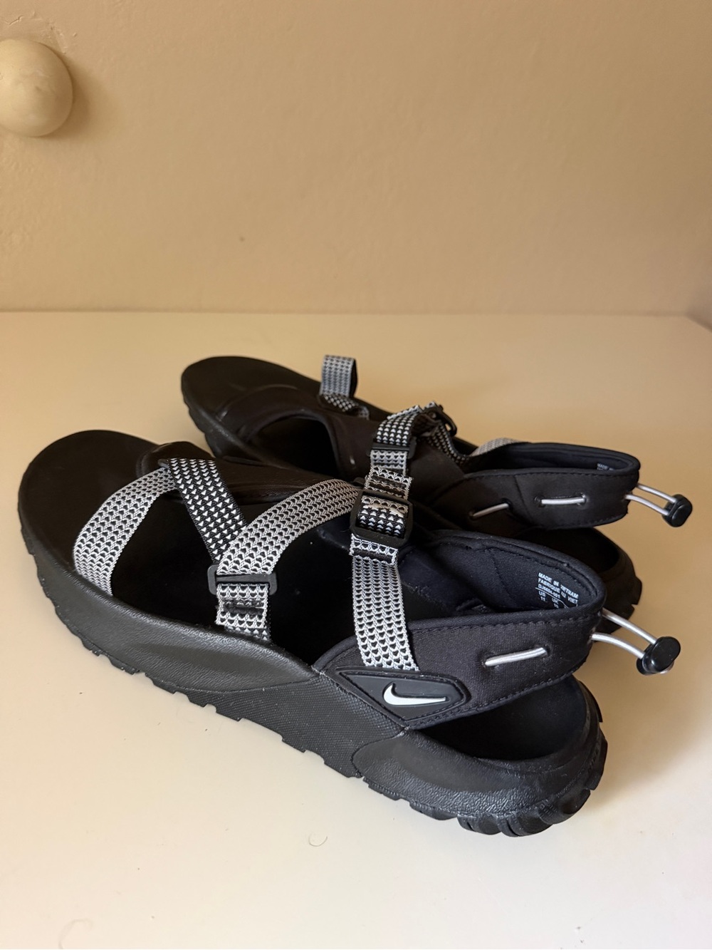 Black and grey Nike Oneonta sandals